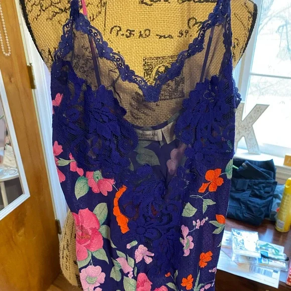 Vintage Victoria secret floral slip - Picture 3 of 9